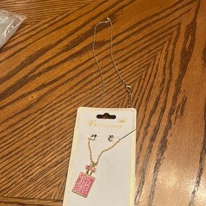 NWOT CHLOE ACCESSORY GOLDTONE AND FAUX PINK DIAMOND IN A PERFUME BOTTLE NECKLACE